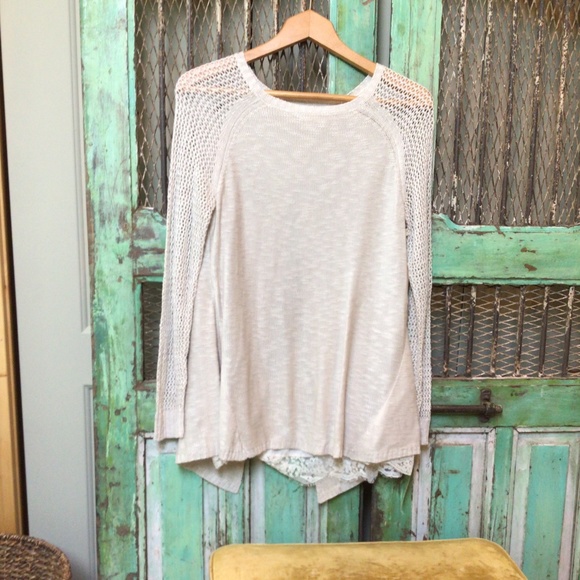 Taylor & Sage Sweaters - Taylor & Sage lightweight sweater